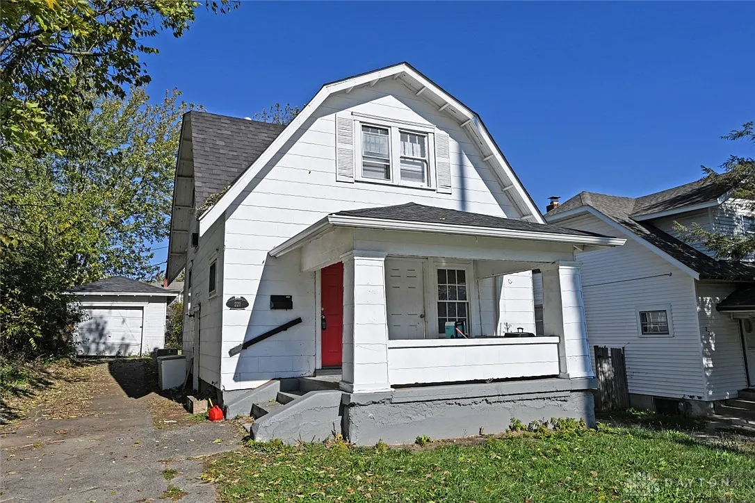 221 E Siebenthaler Ave photo 1