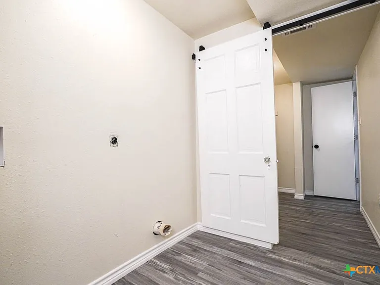 913 Hander Ln — Photo 14