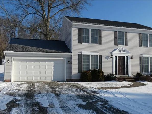 107 Macrae Dr, Grove City, PA 16127
