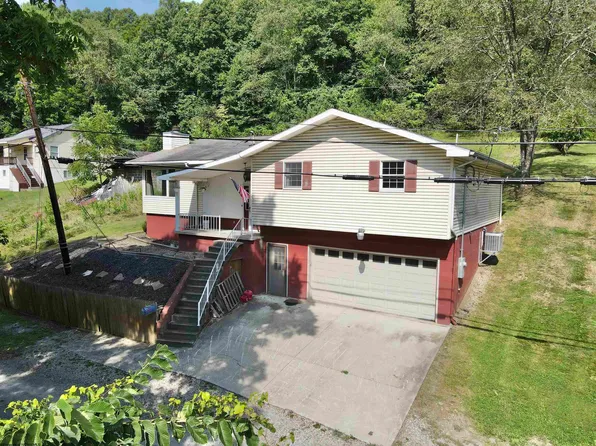 13 School St, Farmington, WV 26571