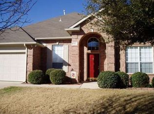 8401 Muirwood Trl, Fort Worth, TX 76137