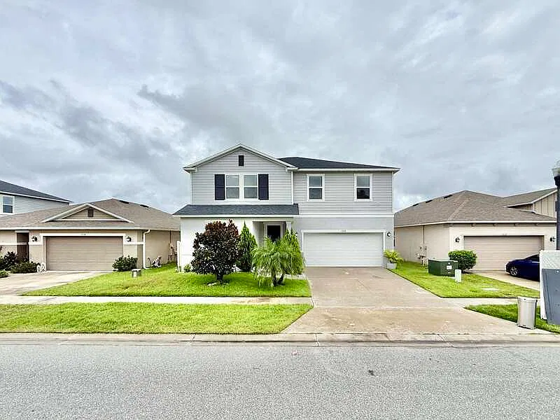 5 bed, 3.5 bath, 2566 sqft, $2,895 — Photo 4