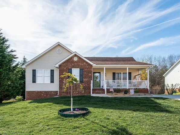 212 Russell Springs Dr, Lynchburg, VA 24501