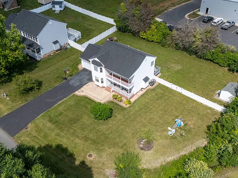 48 Boyington Blvd — Photo 28