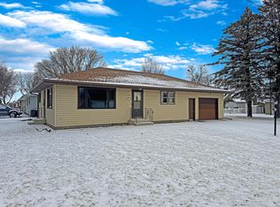 821 8th St, Nicollet, MN 56074