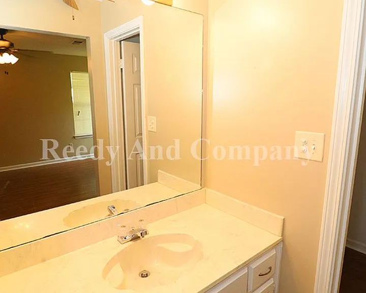 5961 Kentwood Dr — Photo 19