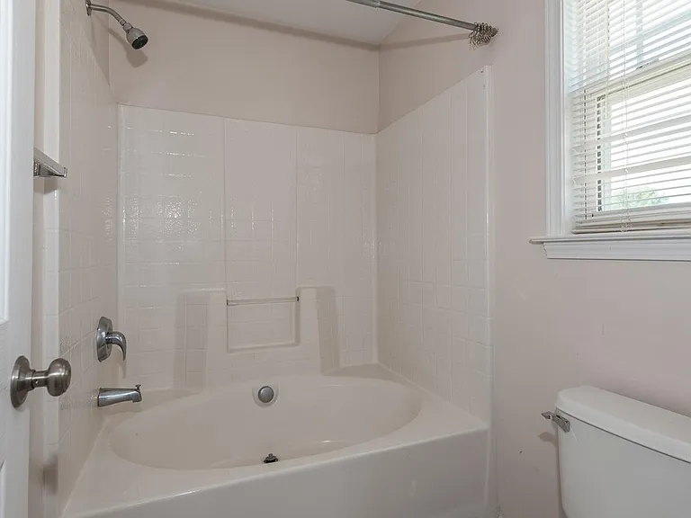 104 Hutson Ln — Photo 17