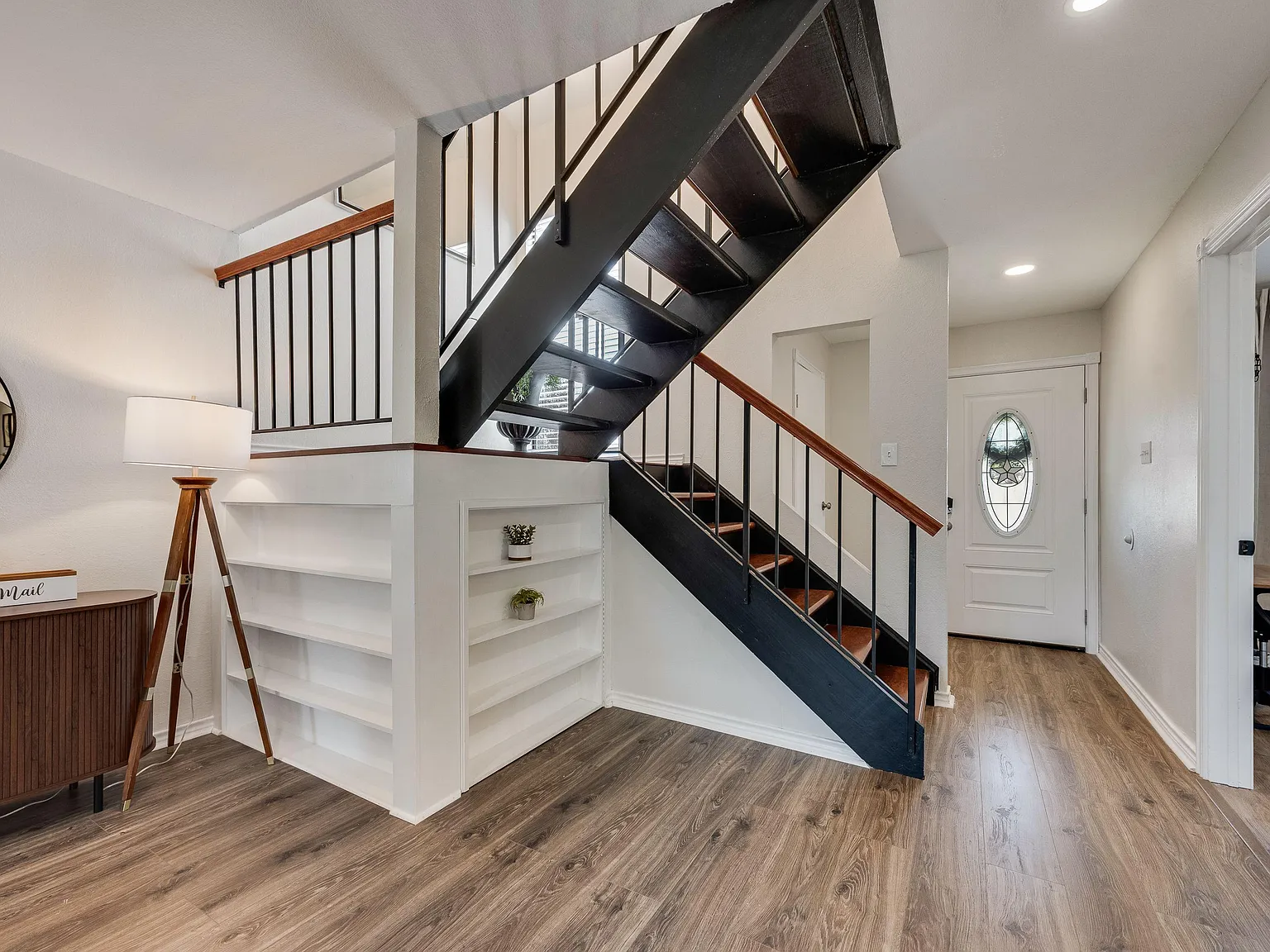 4 bed, 3.0 bath, 2500 sqft, $1,087 — Photo 4