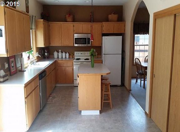 Kitchen & Dining