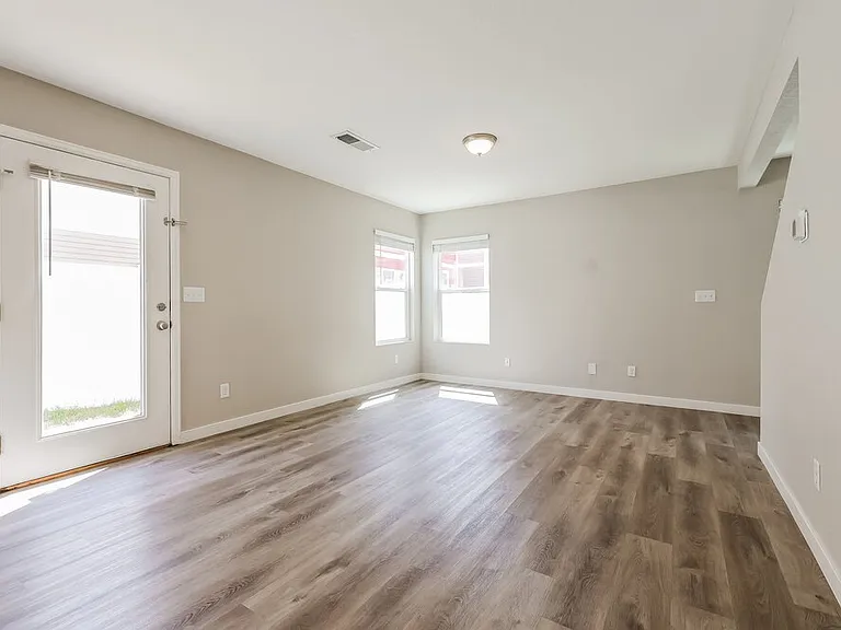 18619 E 46th Pl — Photo 10