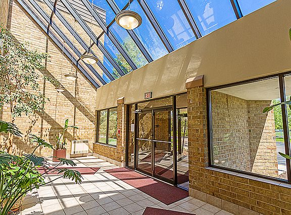 4th image of 5550 Astor Ln Unit 122
