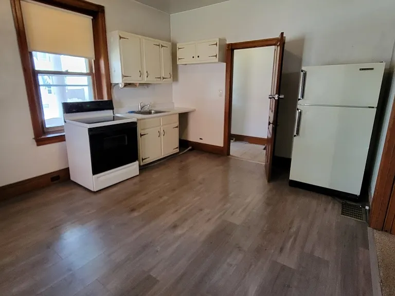 207 W 4th St #2 — Photo 2