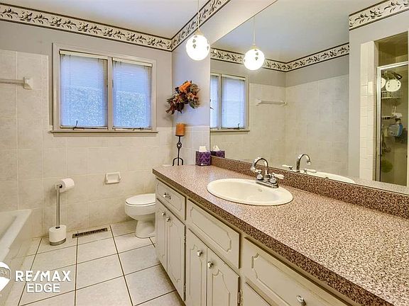 2nd image of 420 Greenfield Ave