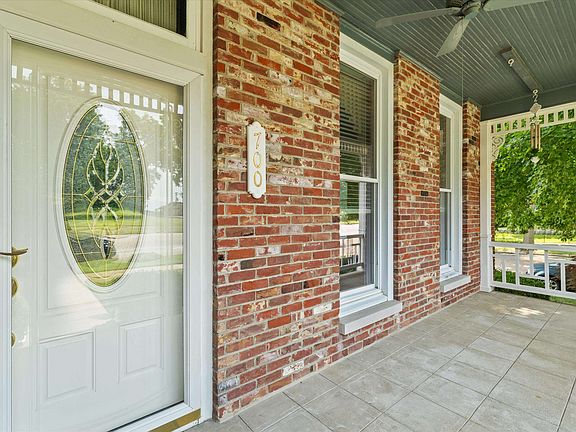 4th image of 700 N Main St