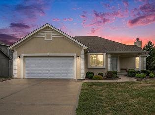 100 Porter Dr, Smithville, MO 64089