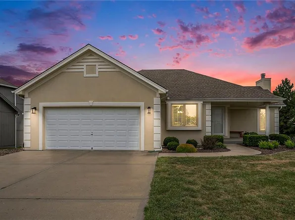 100 Porter Dr, Smithville, MO 64089