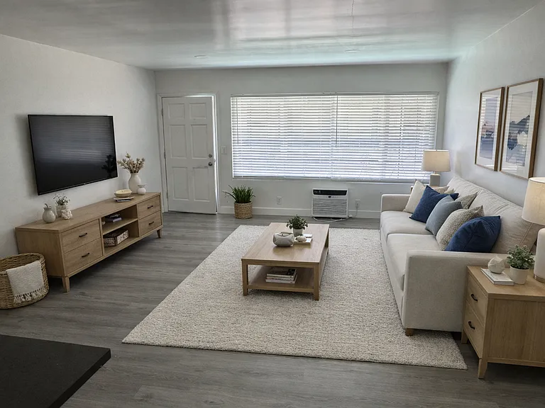 Royal Palms Apartment Complex — Photo 20
