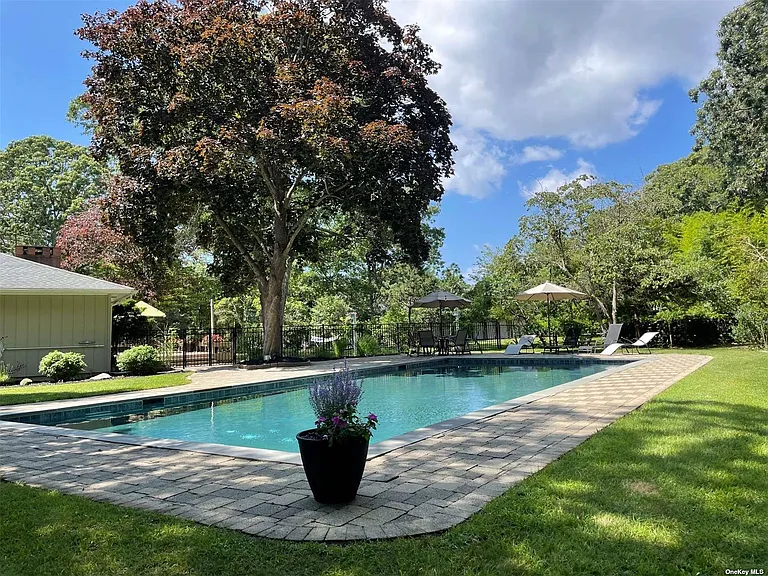 8 Coolidge Ln — Photo 4
