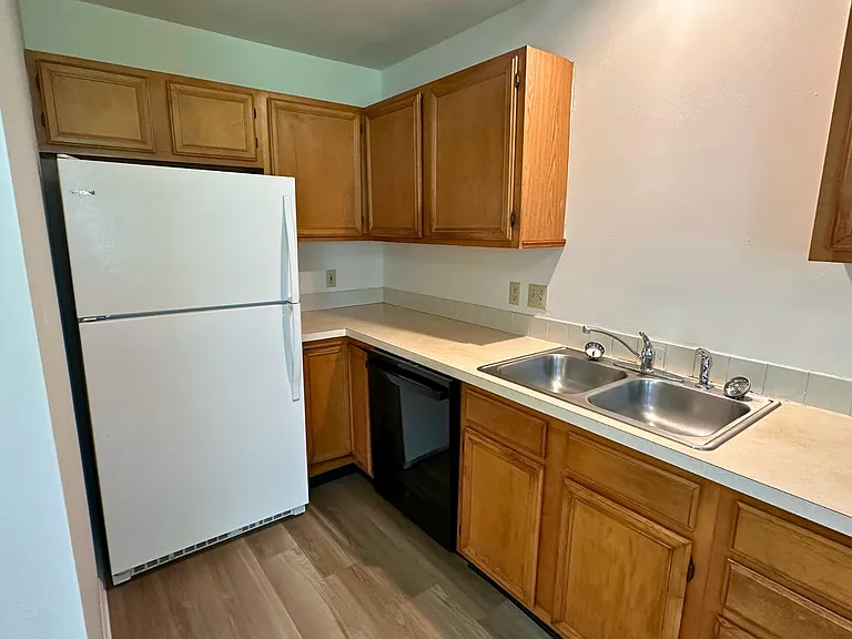 108 Bradford Dr — Photo 15