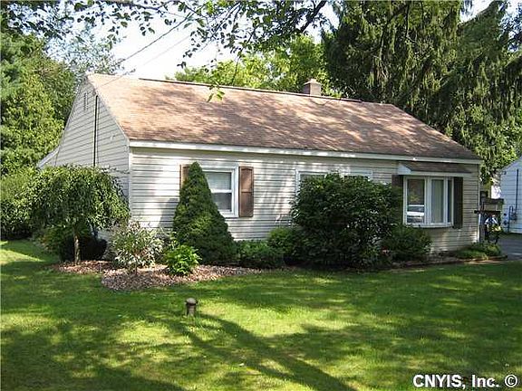 3rd image of 29 Waterbury Dr