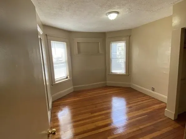 2 Thane St #1, Dorchester Center, MA 02124