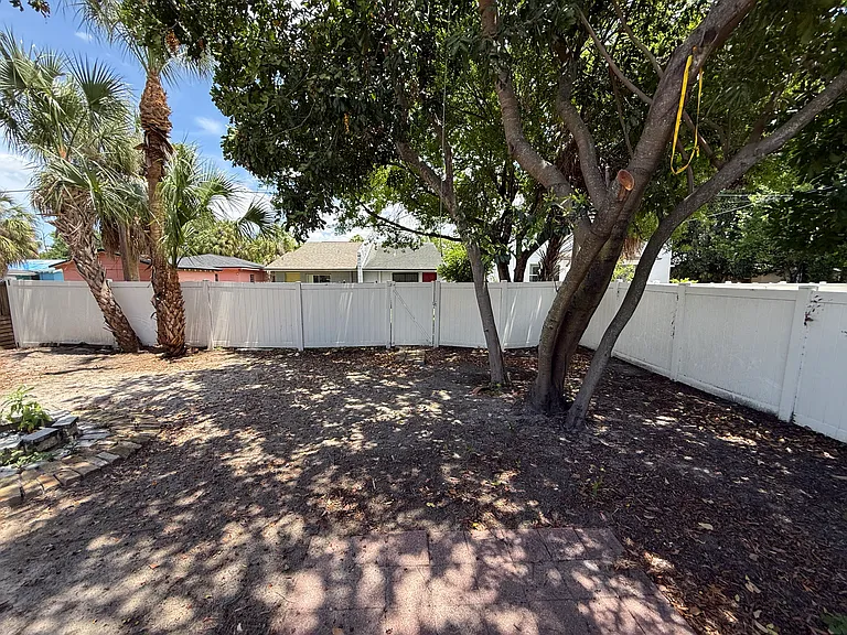1909 W Grace St — Photo 14