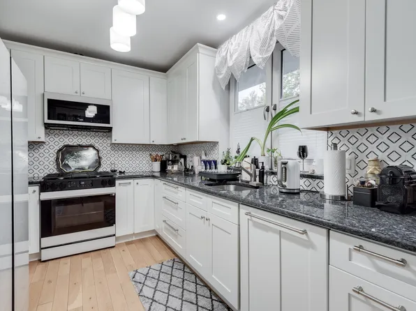 2020 Bleecker Street image 12 of 35