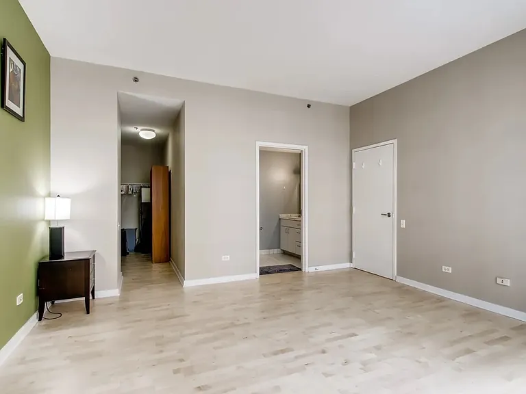 5 N Wabash Ave #1401 — Photo 10