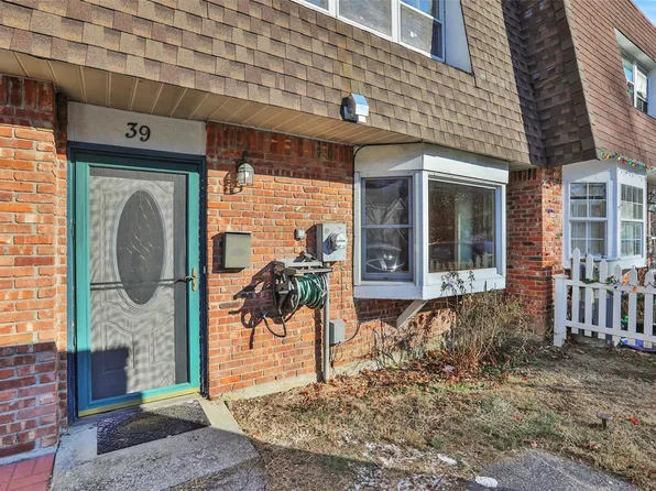 39 Roundtree Court, Beacon, NY 12508