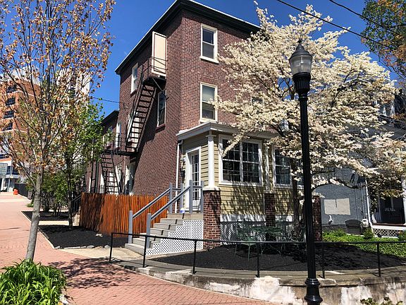 2nd image of 1401 N West St