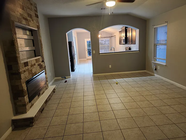 18519 Bandelier Dr — Photo 3