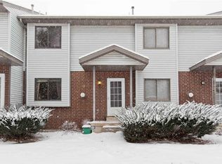 17 Heritage Dr, North Liberty, IA 52317
