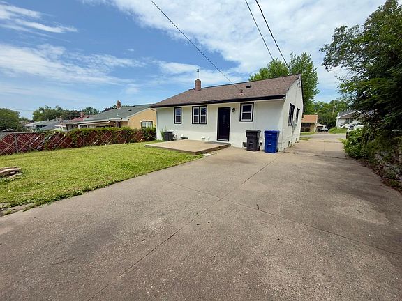 4th image of 1696 Fremont Ave