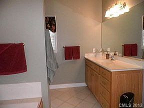 4th image of 2960 Weatherfield Dr