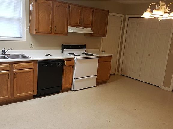 5th image of 724 Luke Dr SW