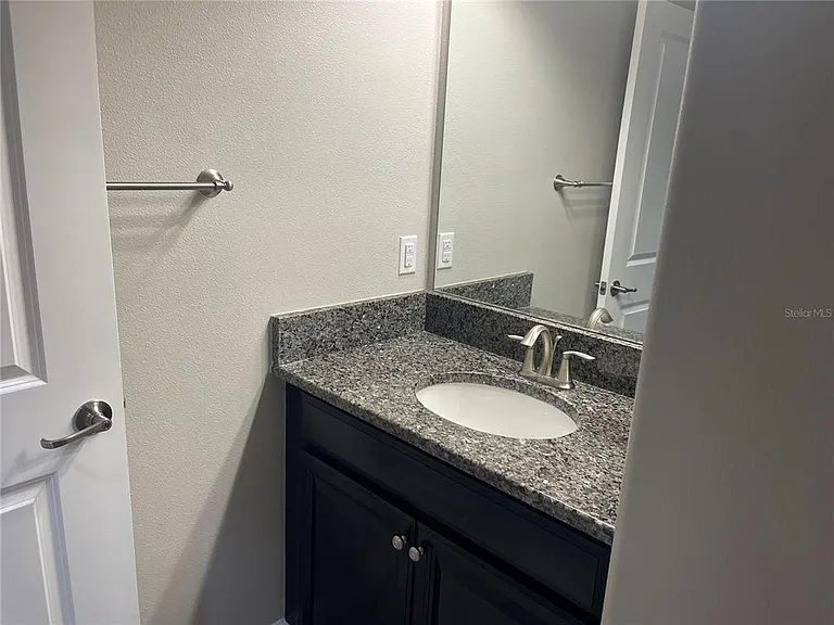 1596 Ludington Ave — Photo 17