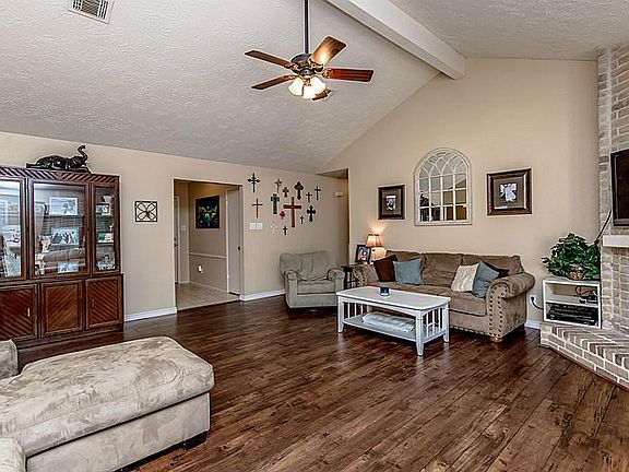 4th image of 215 Lazy Hollow Dr