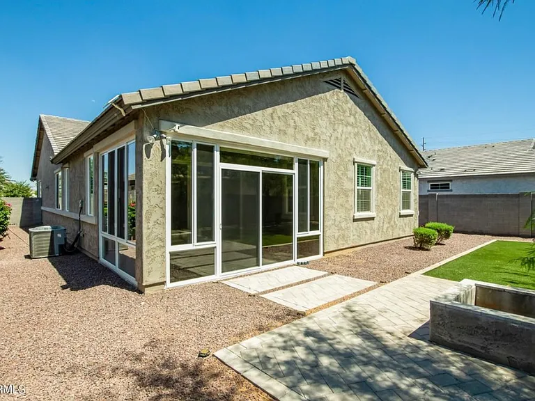5024 N 84th Dr — Photo 18