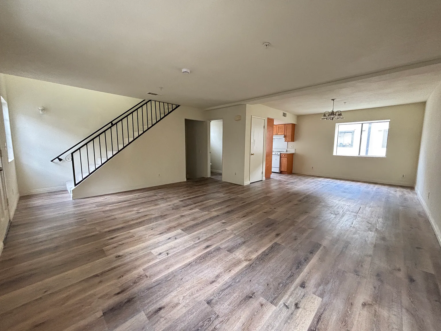 3 bed, 2.5 bath, 1000 sqft, $3,150 — Photo 3