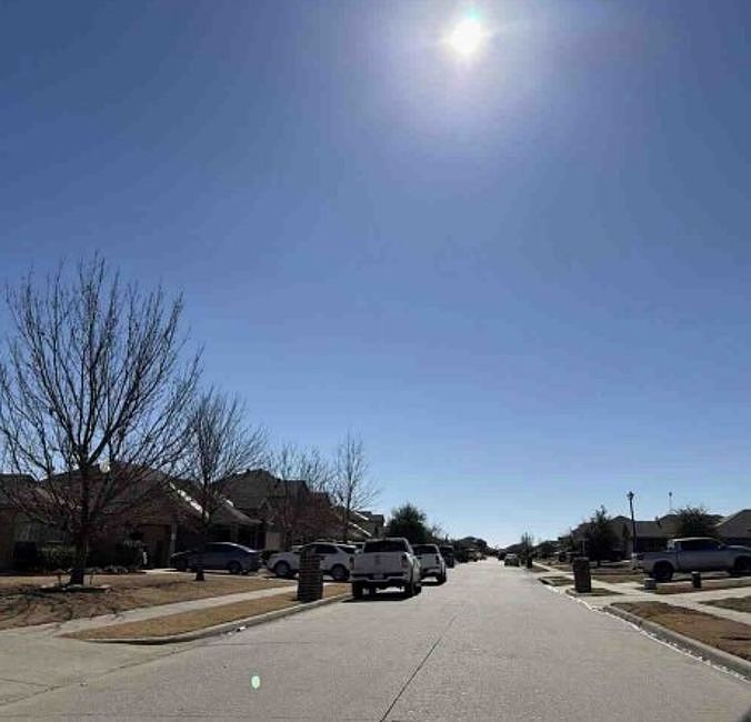 Exterior Neighborhood (street photo)