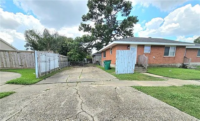 3 bed, 1.0 bath, 950 sqft, $1,600 — Photo 4