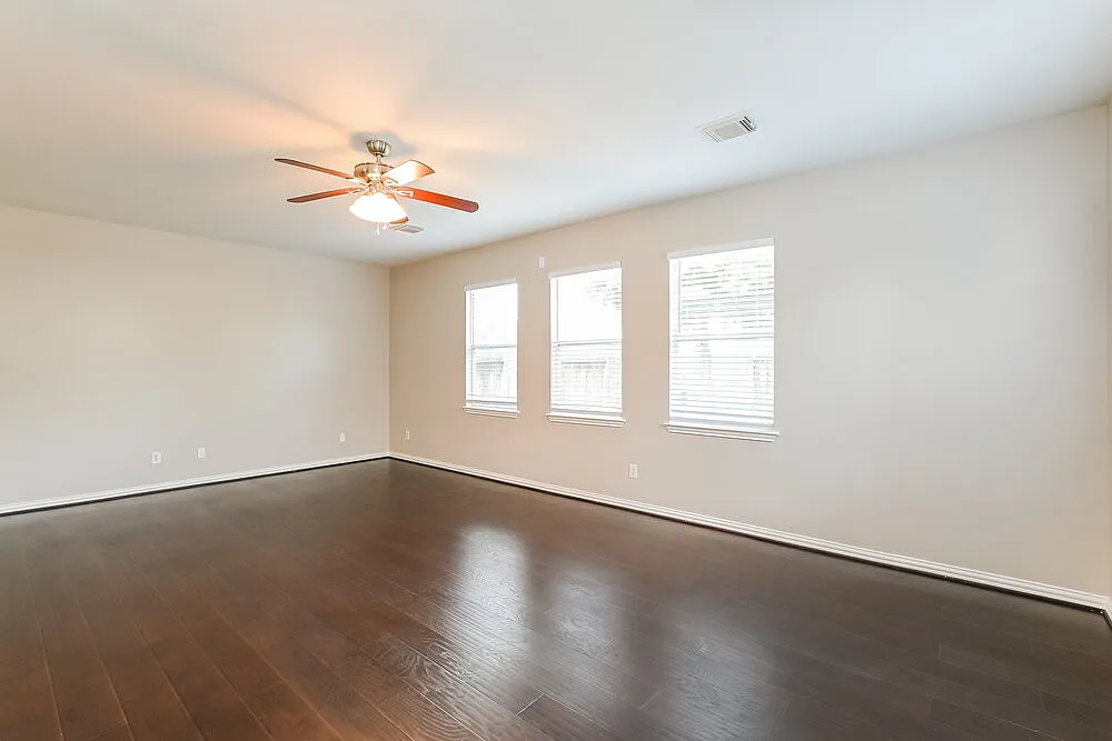 3 bed, 2.5 bath, 2236 sqft, $2,185 — Photo 4