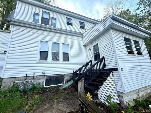 78 Chedell Pl, Auburn, NY 13021