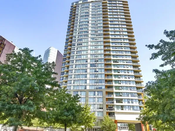 33 Smithe St, Vancouver, BC