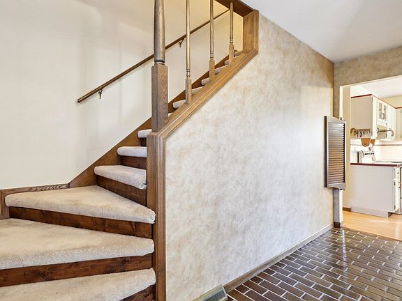 3rd image of 2646 S Norfolk Cir
