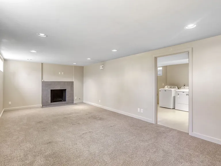 10012 NE 22nd St — Photo 17