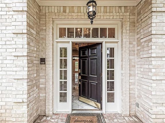 2nd image of 2905 Deerwood Dr