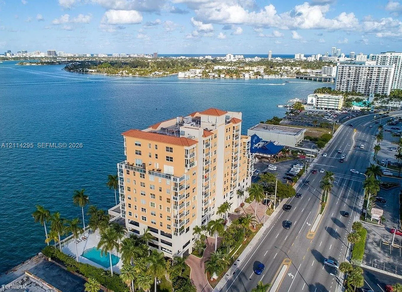1625 Kennedy Cswy — Photo 1