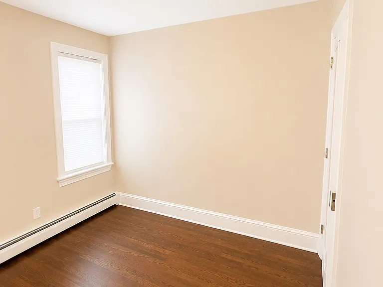519 N Saint George St — Photo 15