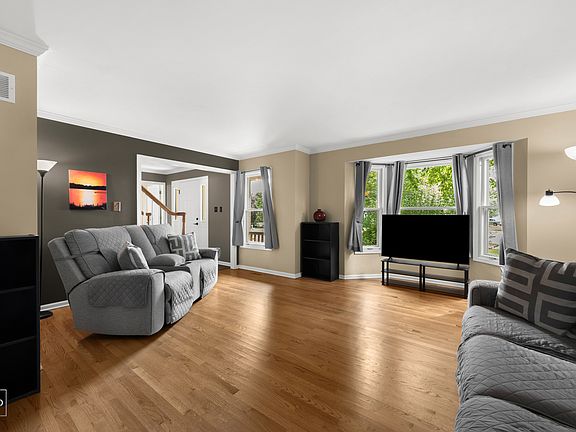 3rd image of 3207 Barnes Ln